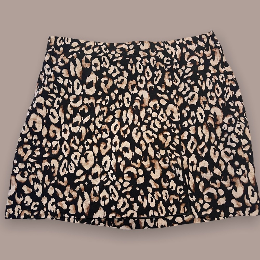 H&M Mini Skirts Size Medium Animal Print